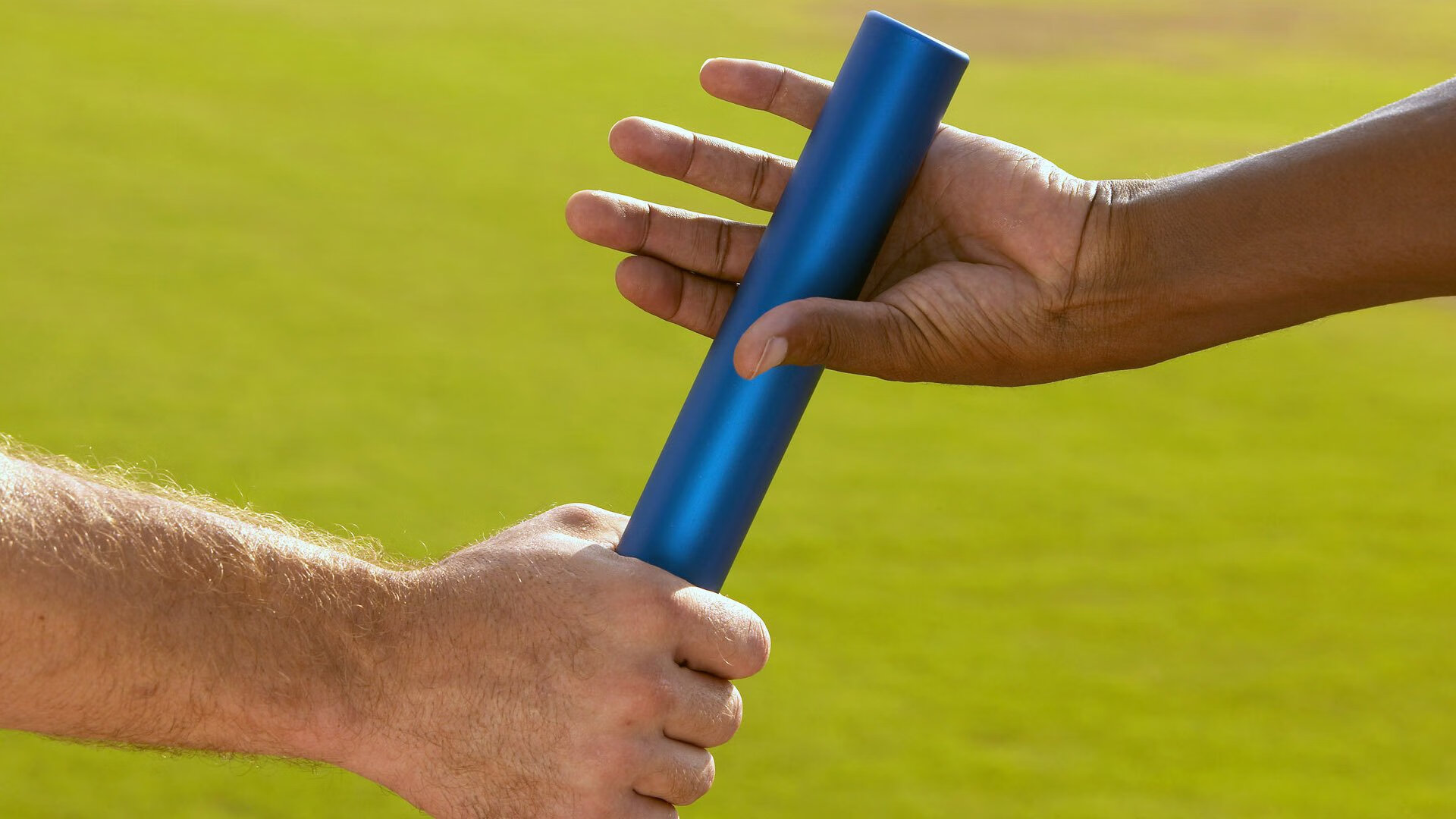 电竞产业蓬勃发展,全球总决赛创收视新高,职业选手年薪破千万